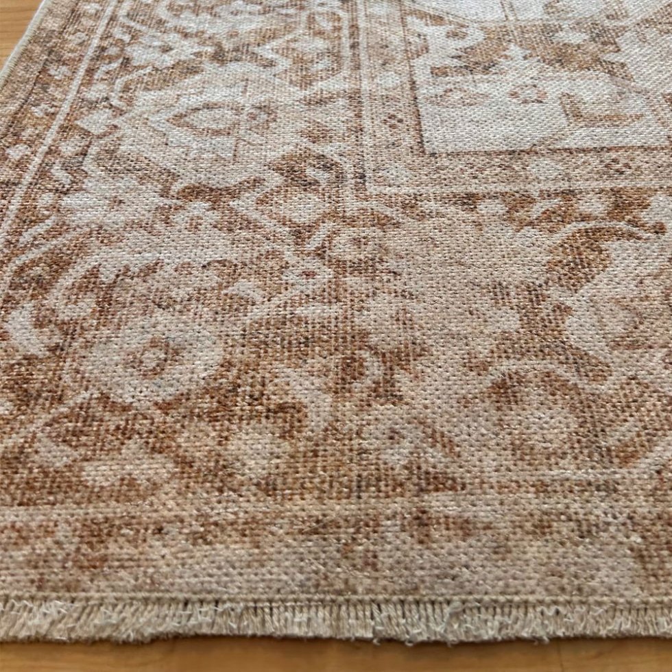 Beżowy turecki dywan w stylu kilim
