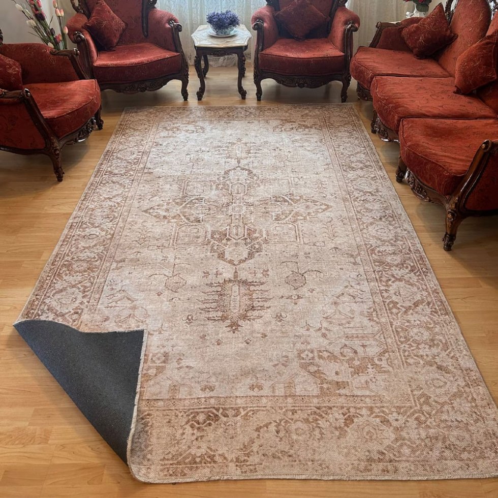 Beżowy turecki dywan w stylu kilim