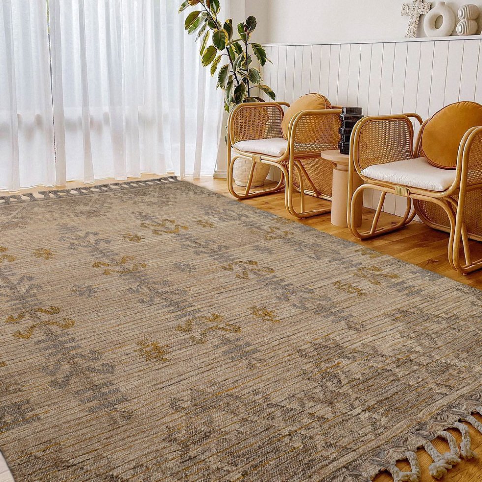 Beżowy dywan kilim w tureckim stylu