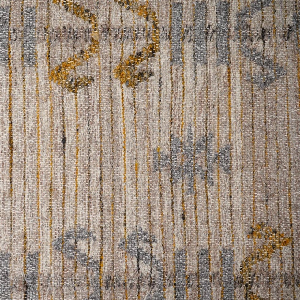 Beżowy dywan kilim w tureckim stylu