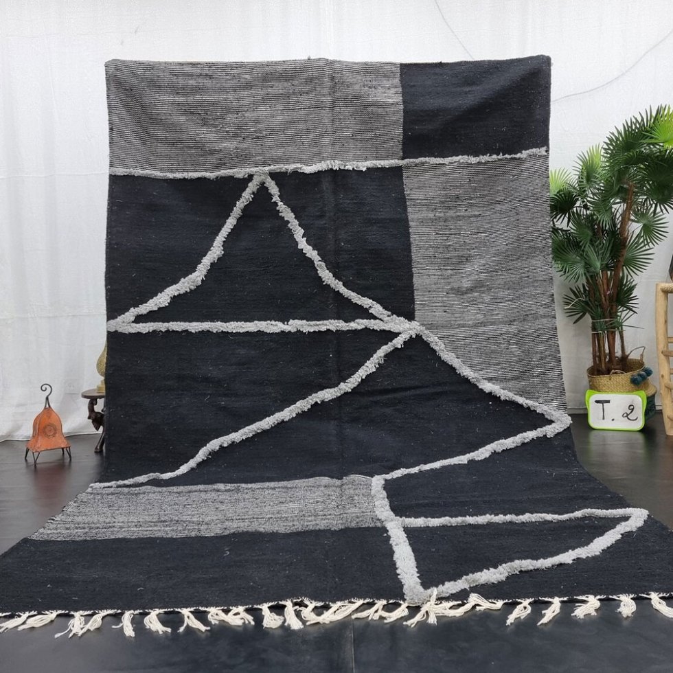 Czarny marokański dywan kilim Zanafi
