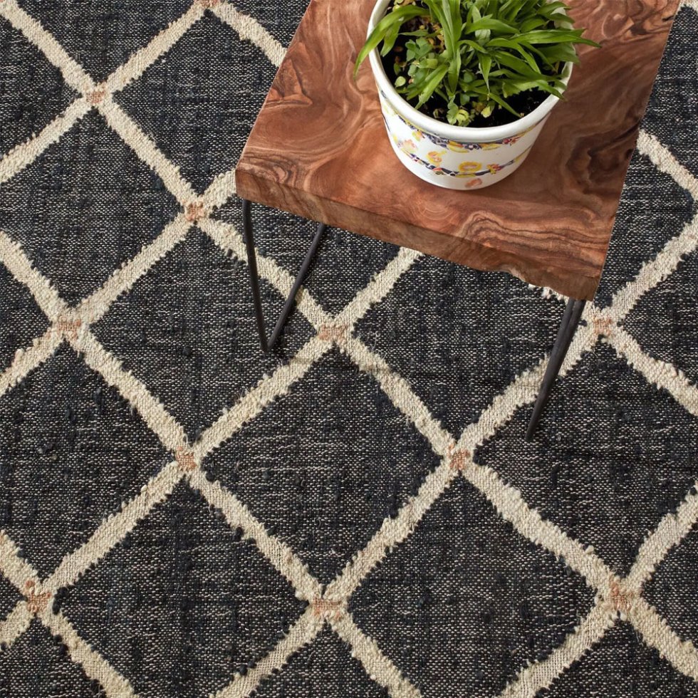 Dywan kilim w czarno-białe romby