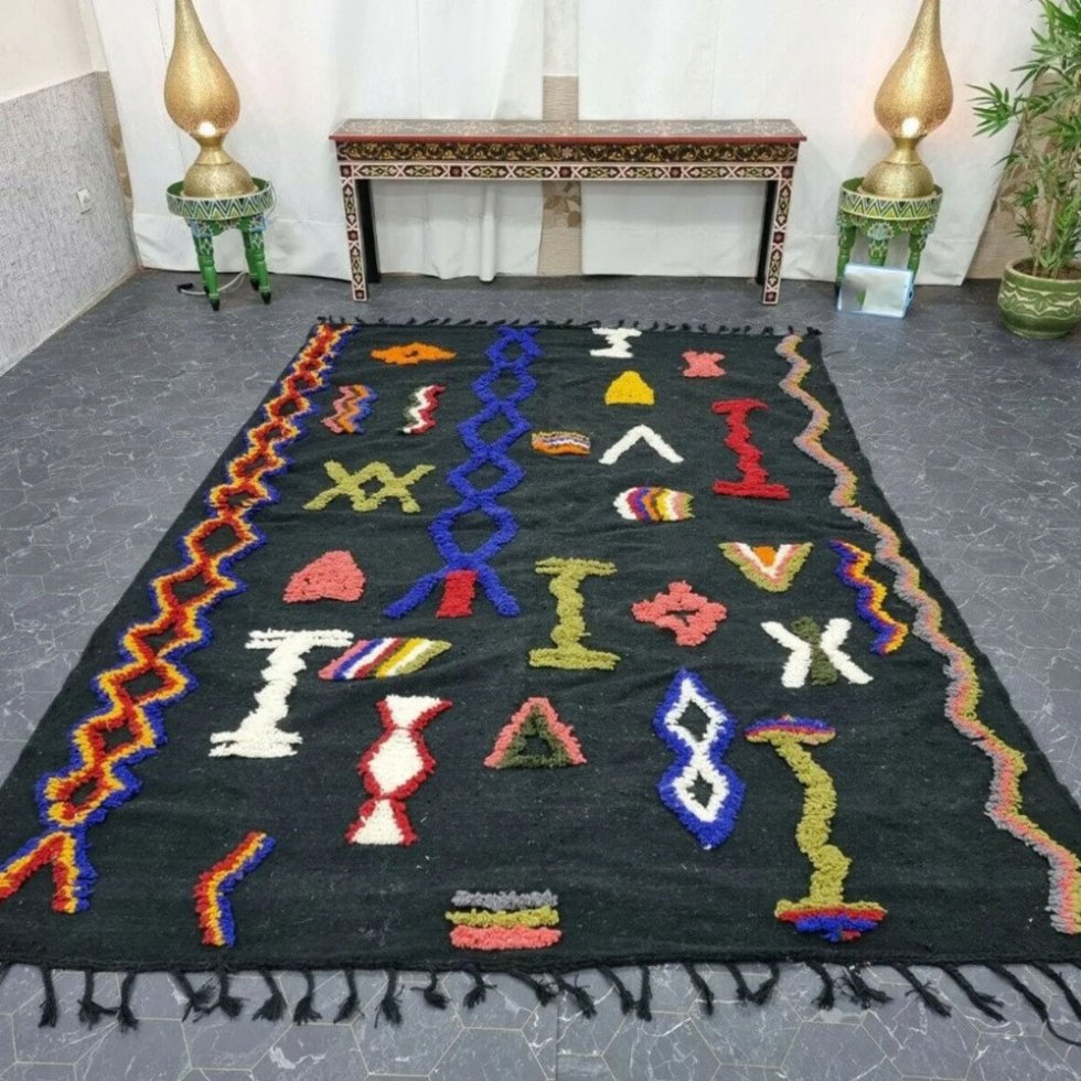 Czarny dywan berberyjski kilim