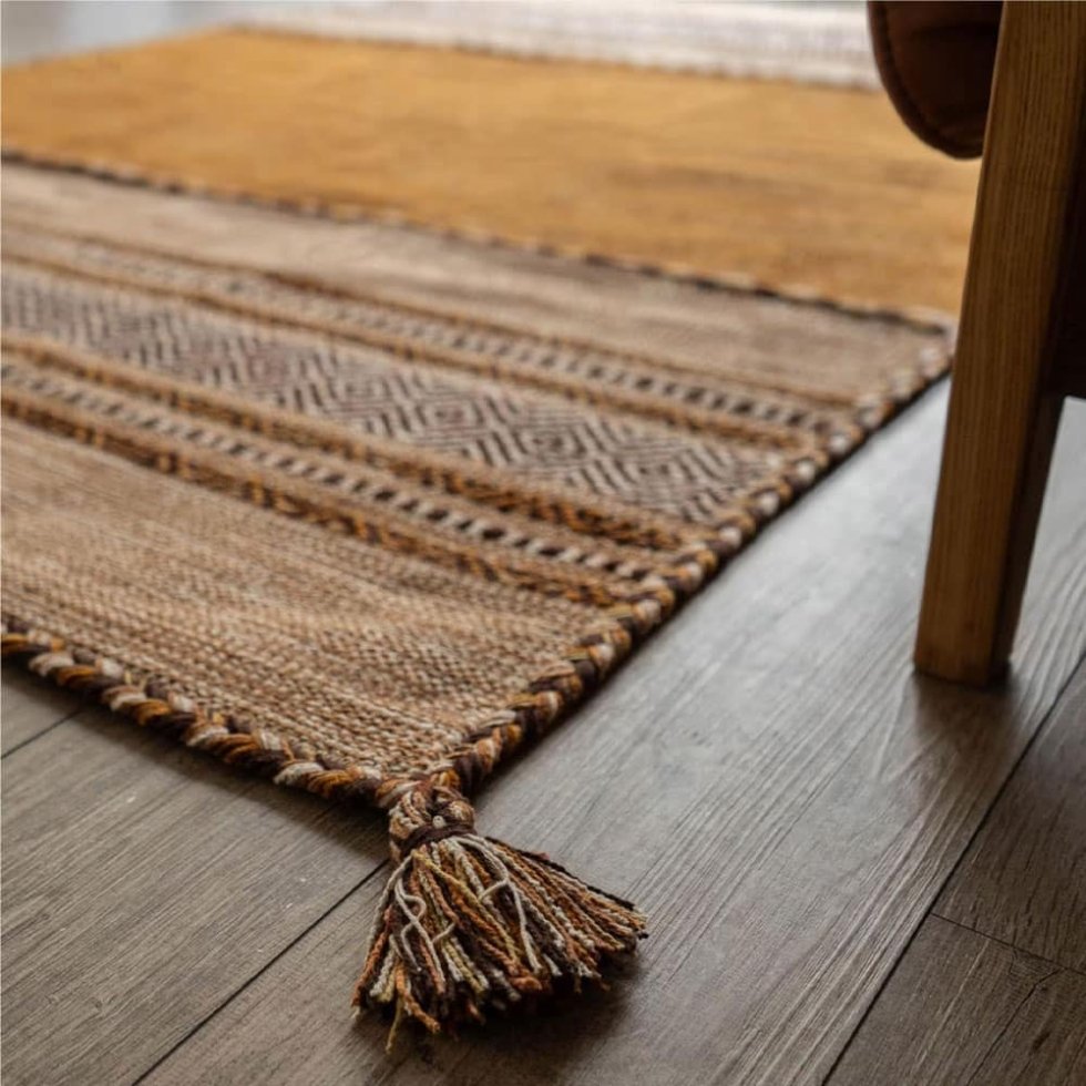Brązowy indyjski dywan kilim