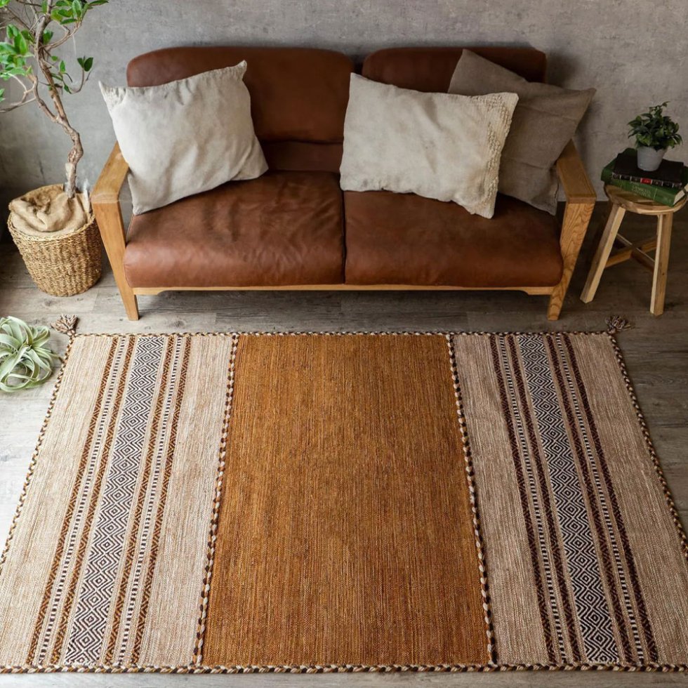 Brązowy indyjski dywan kilim