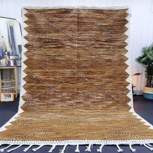Brązowy dywan berberyjski kilim