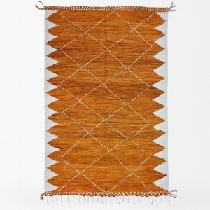 Marokański dywan kilim w kolorze wielbłądzim
