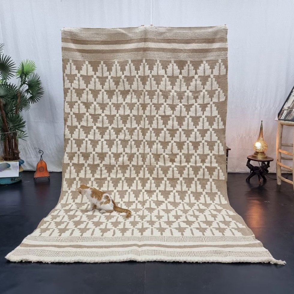 Kremowy marokański dywan kilim