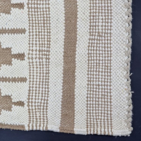 Kremowy marokański dywan kilim