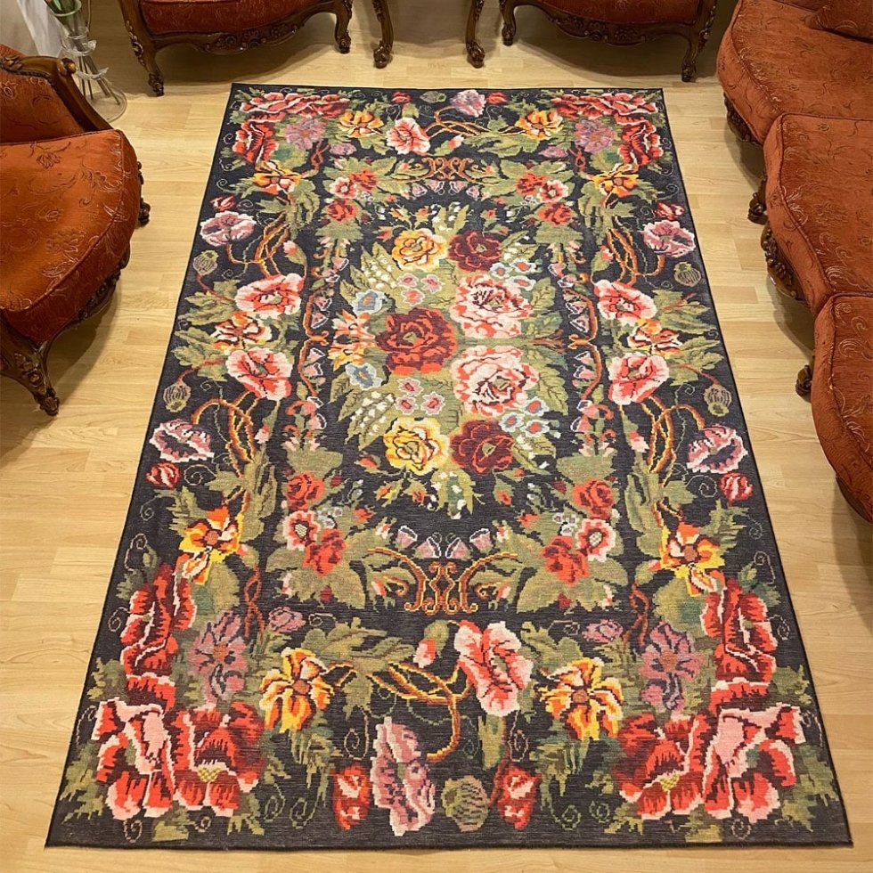 Zmywalny dywan w stylu kilim w kwiaty