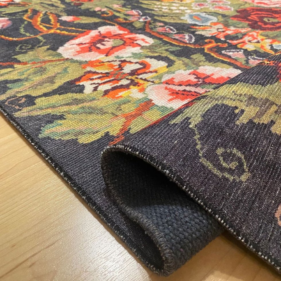 Zmywalny dywan w stylu kilim w kwiaty