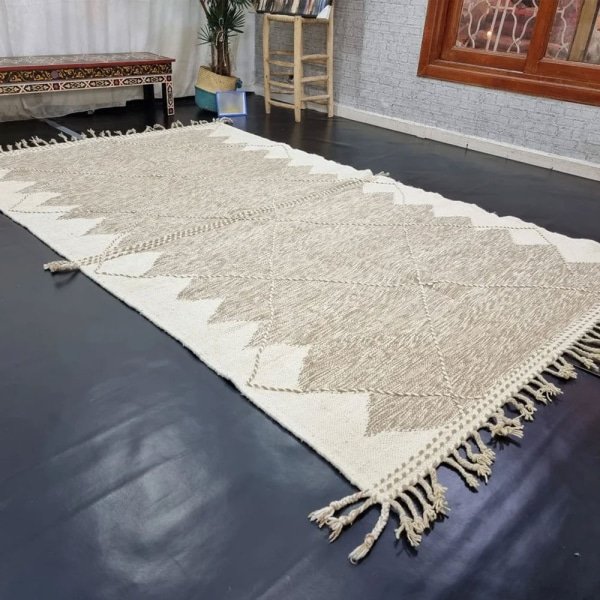 Beżowy dywan marokański Kilim