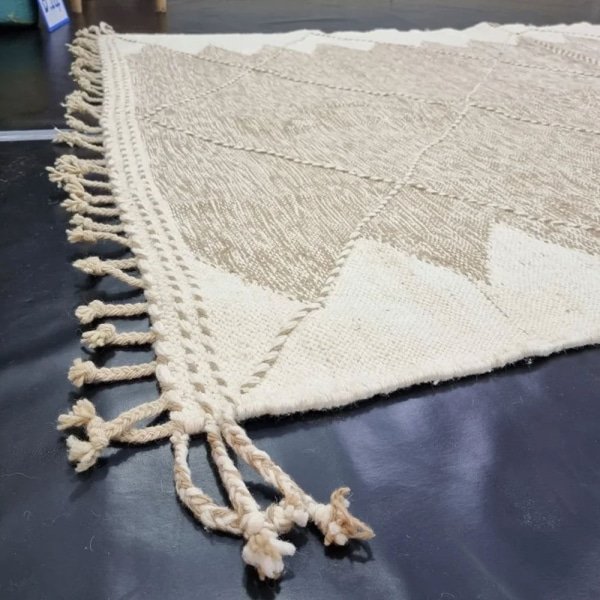 Beżowy dywan marokański Kilim