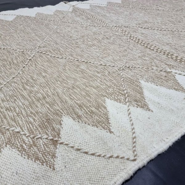 Beżowy dywan marokański Kilim