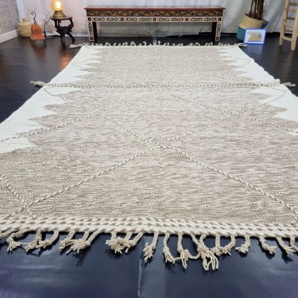 Beżowy dywan marokański Kilim