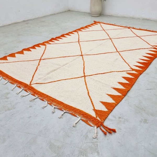Pomarańczowo-biały dywan Berber Kilim