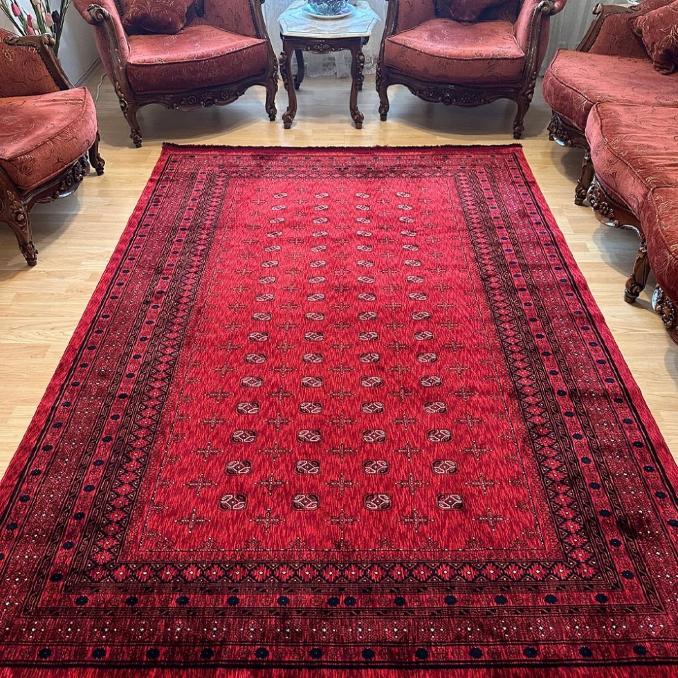 Czerwony dywan z nadrukiem w stylu afgańskim