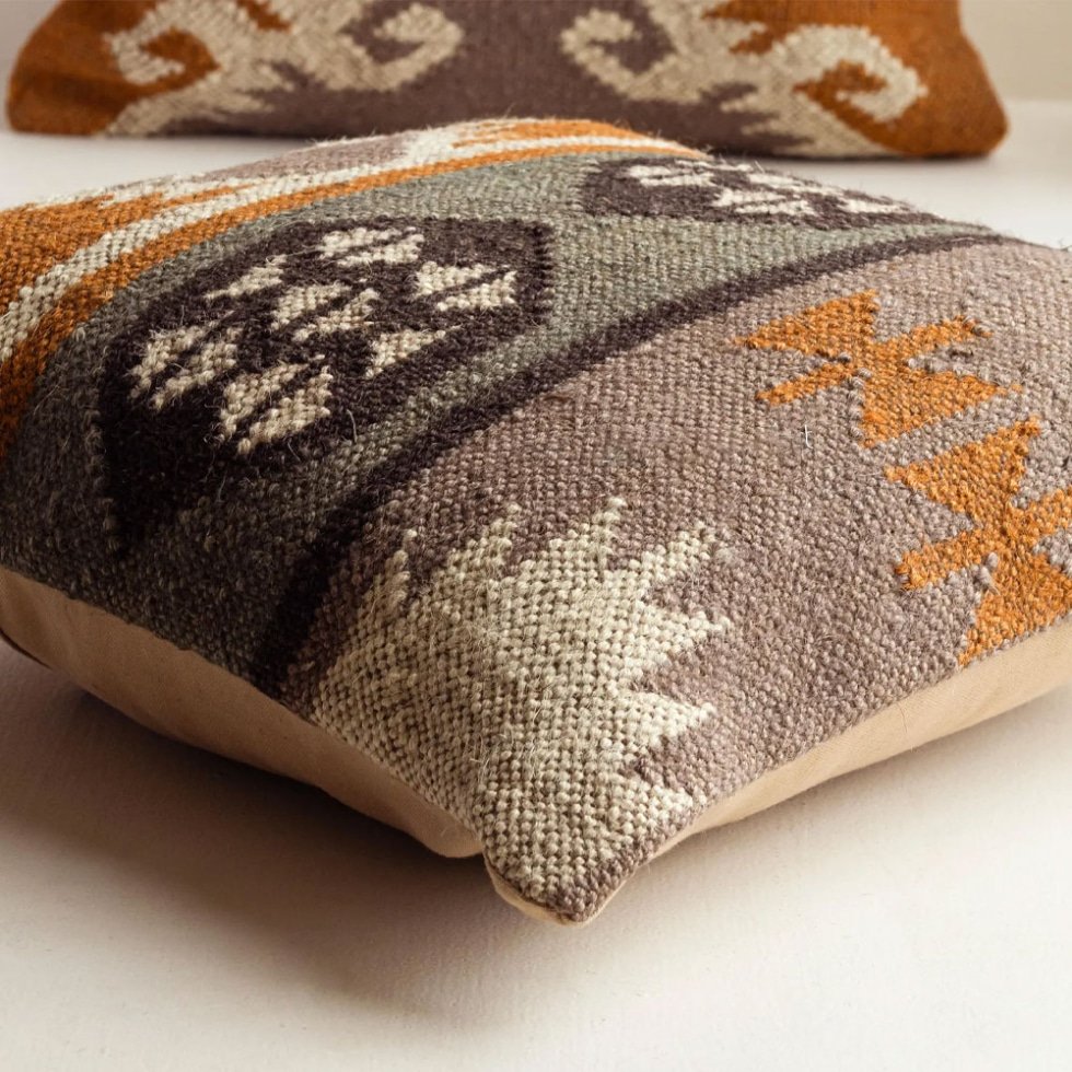 Antyczne poduszki kilim