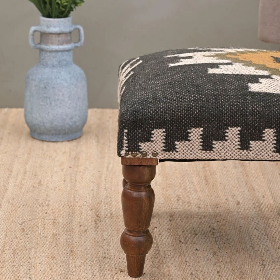 Orientalny podnóżek kilim otomana