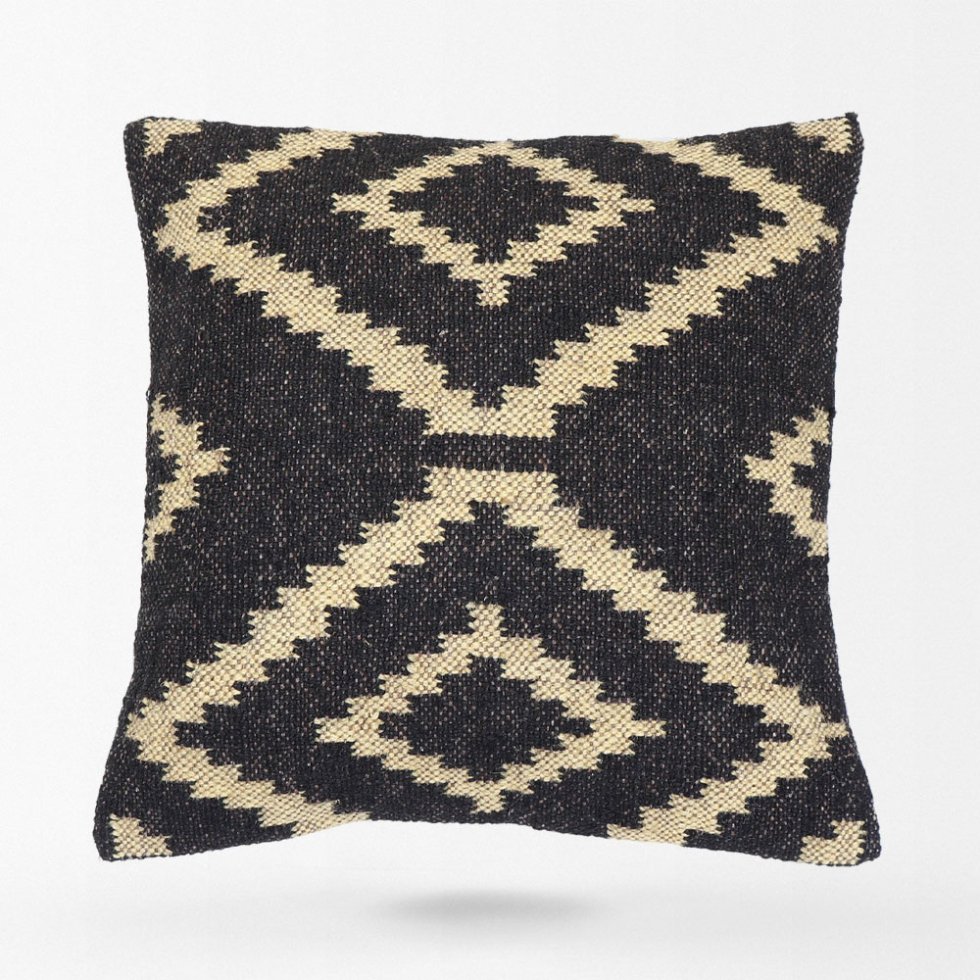 Poduszki kilim z czarnym diamentem
