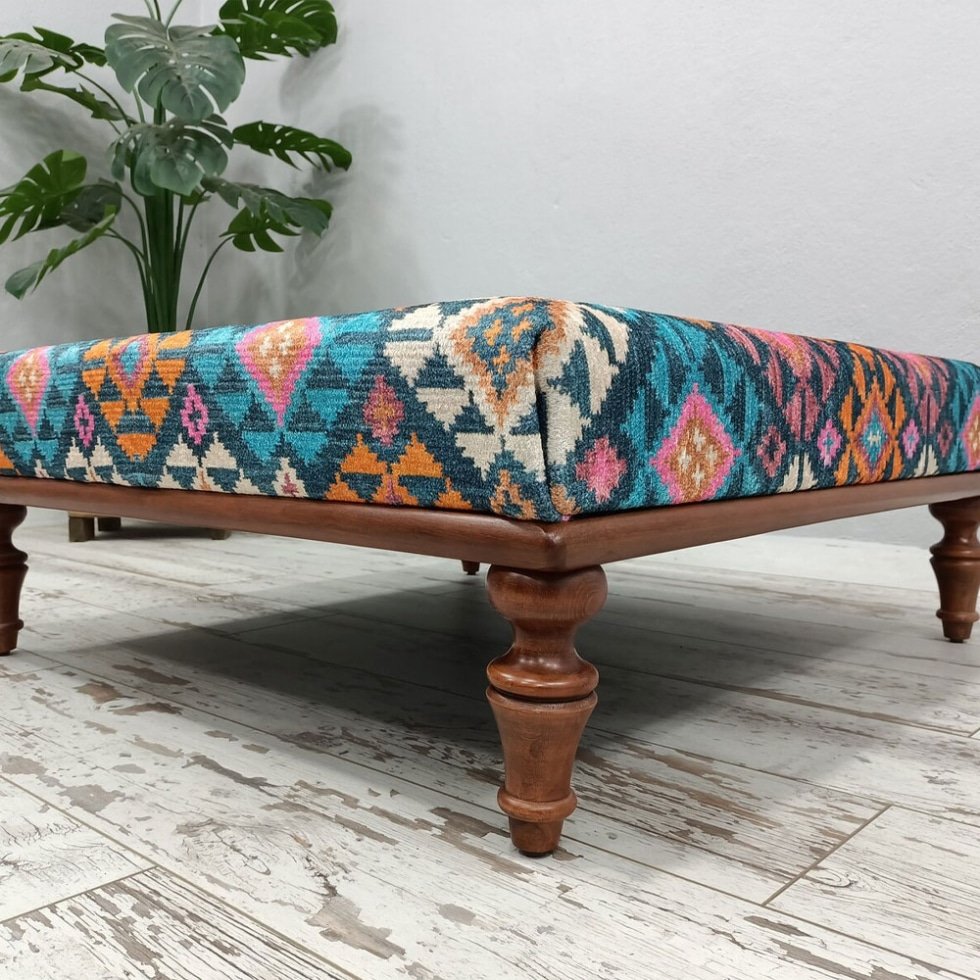 Turecki stolik kawowy otomana kilim z diamentowym wzorem