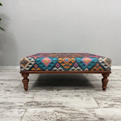 Turecki stolik kawowy otomana kilim z wzorem diamentowym