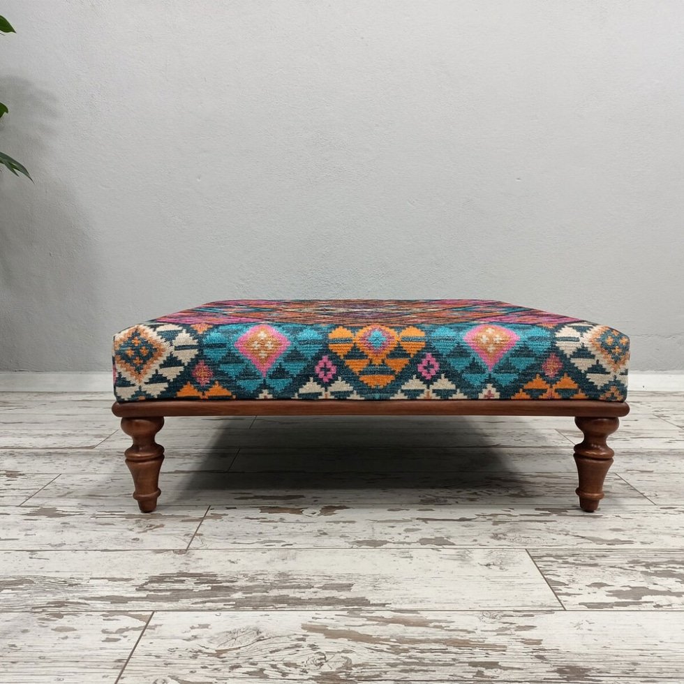 Turecki stolik kawowy otomana kilim z wzorem diamentowym