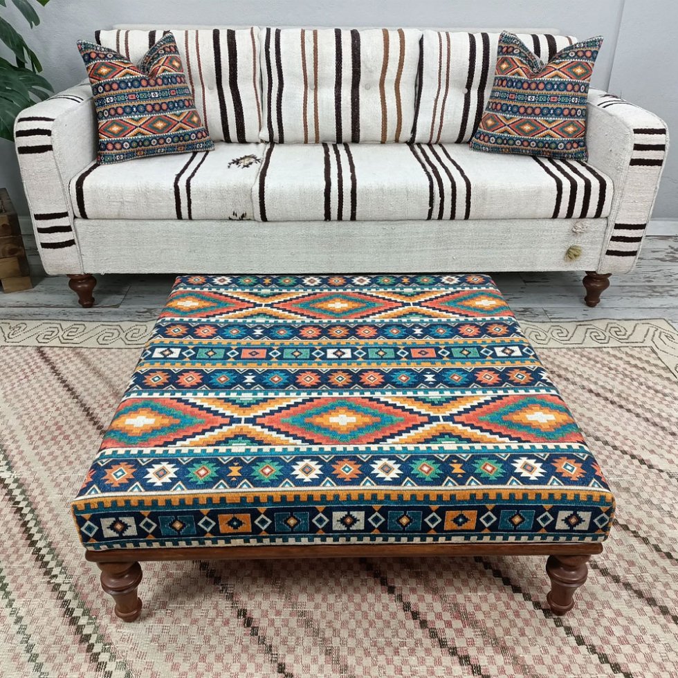 Zielony turecki stolik kawowy kilim otomana
