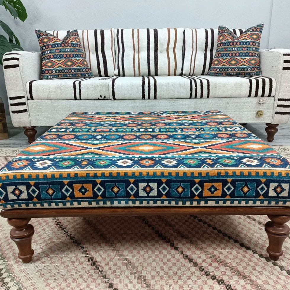 Zielony turecki stolik kawowy kilim otomana