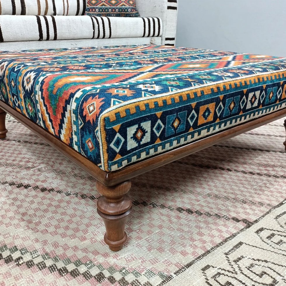 Zielony turecki stolik kawowy kilim otomana