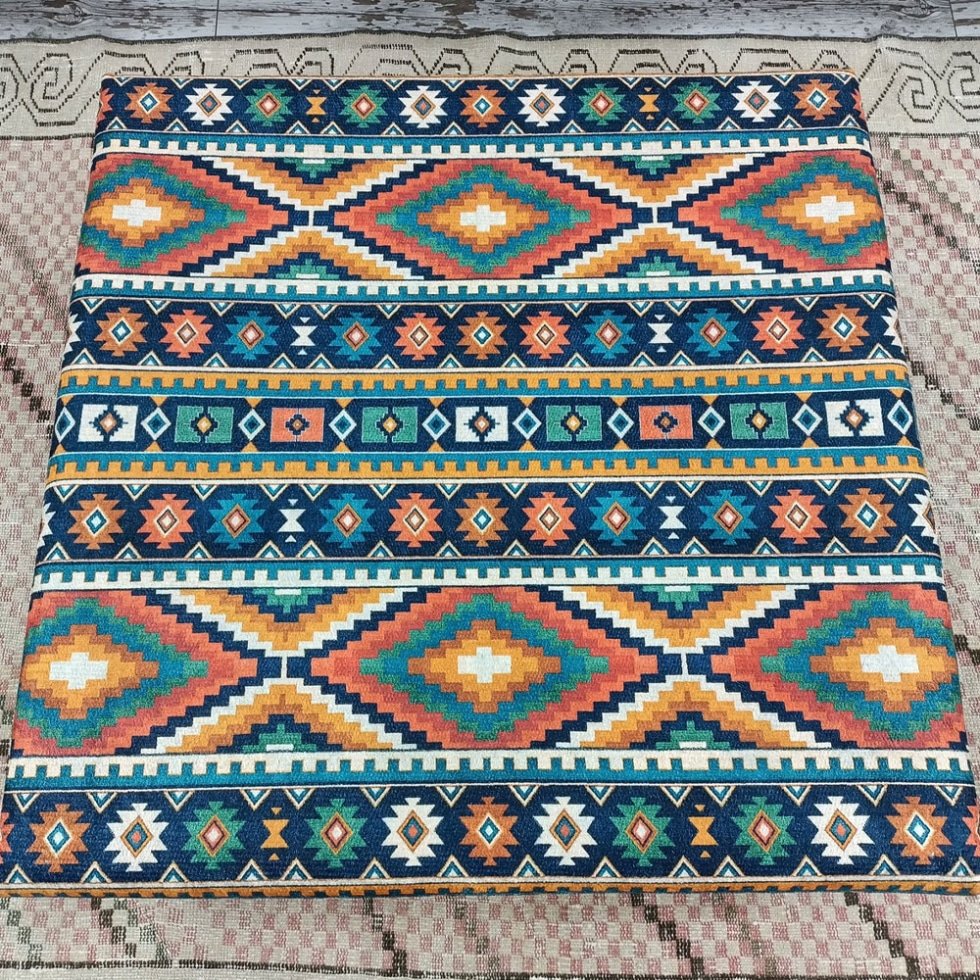 Zielony turecki stolik kawowy kilim otomana