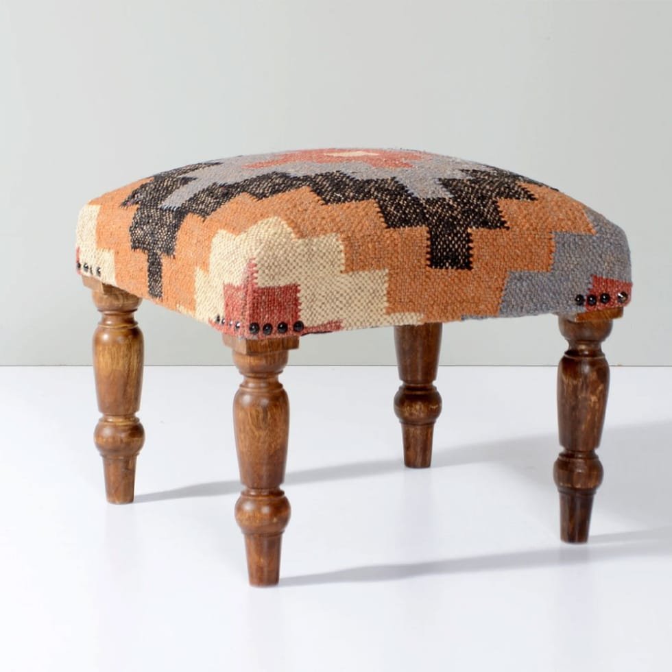 Wielokolorowy geometryczny kilim stołek otomana