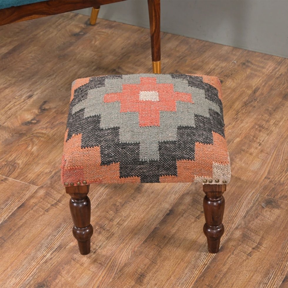 Wielokolorowy geometryczny kilim stołek otomana