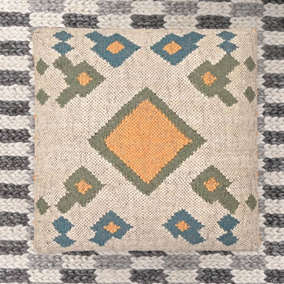 Biały kwadratowy stołek kilim otomana