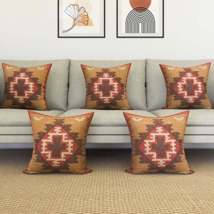 Żółte ozdobne poduszki kilim
