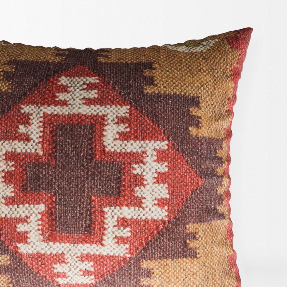 Żółte ozdobne poduszki kilim